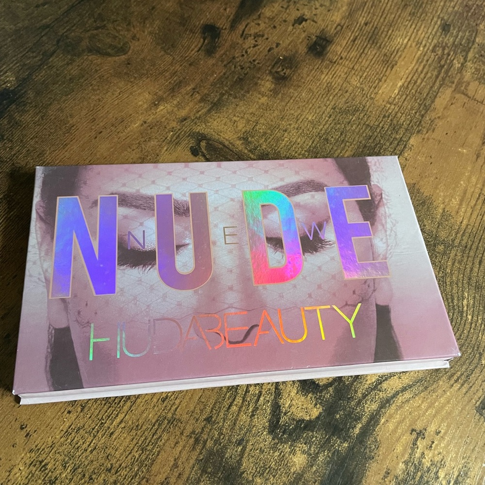 HUDA Beauty, Nude EyeShadow Palette - Picture 2 of 5